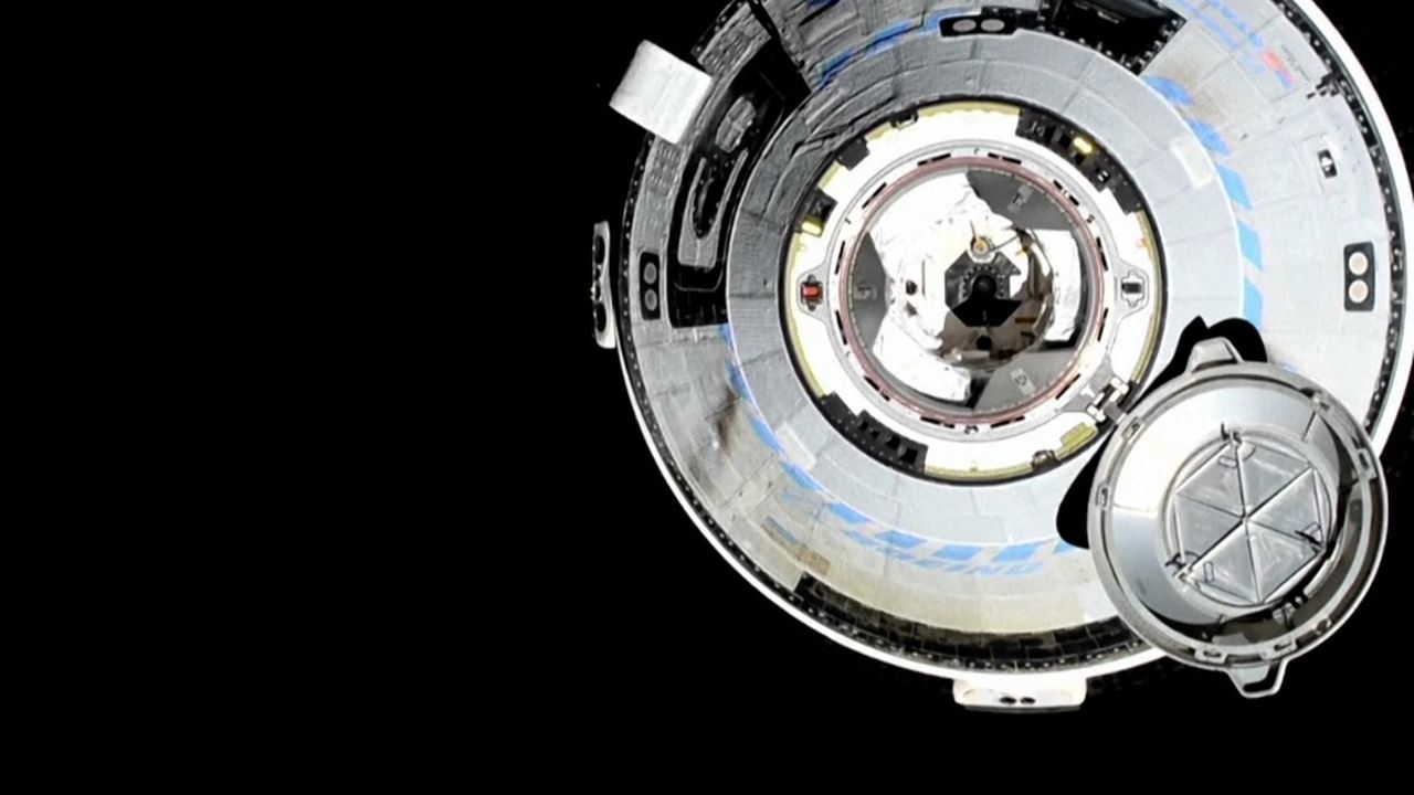 VIDEO Le Starliner de Boeing s est amarré à l ISS avec ses premiers