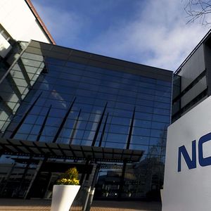 Nokia emploie 103.000 employés dans 130 pays. En 2017, le groupe finlandais a réalisé un chiffre d'affaires de 23,1 milliards d'euros, en recul de 2 %, selon son dernier rapport annuel. 