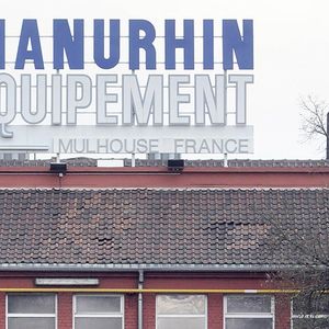 Après des difficultés et restructurations à répétition, Manurhin ne fabrique aujourd'hui plus de revolvers mais il emploie encore 145 personnes dans la fabrication de machines à produire des munitions.