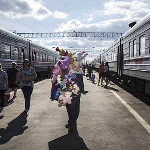 Si les Russes s'étaient habitués à l'heure de Moscou, cet horaire unique entraînait la confusion pour de nombreux touristes.