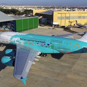 L'ancien Airbus A380 de Singapore airlines repeint aux couleurs du loueur portugais Hifly, va desservir La Réunion pour le compte d'Air Austral.