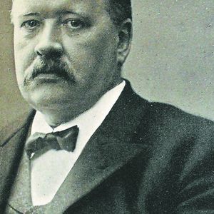 Les travaux de Svante Arrhenius sur la dissociation électrolytique lui vaudront, en 1903, de devenir le premier Suédois à se voir décerner le prix Nobel.