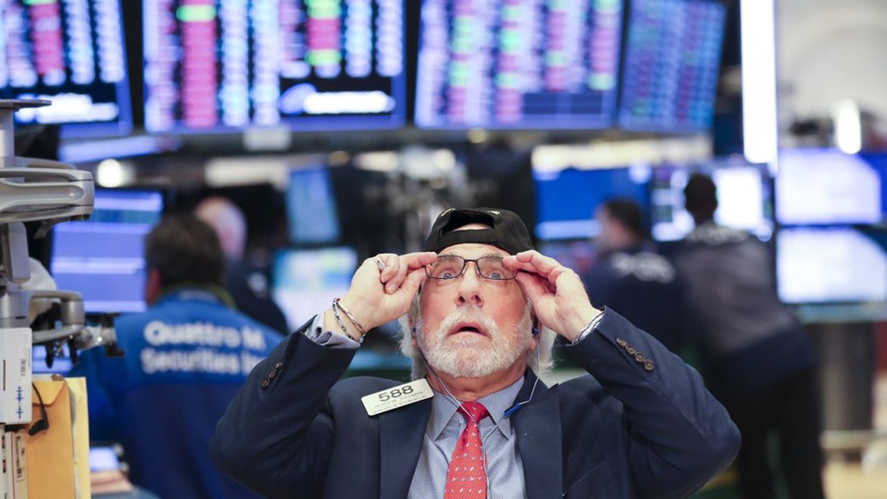 Faut-il renoncer à l'obligation de présenter des résultats trimestriels, au risque de limiter la visibilité des investisseurs ? La question fait débat à Wall Street.