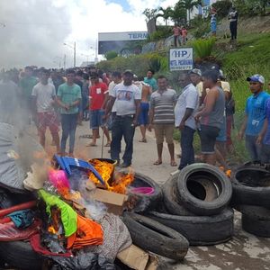 Des habitants de la ville frontalière de Pacaraima ont brûlé et saccagé des habitats vénézuéliens après que l'un d'eux a attaqué un commerçant brésilien.