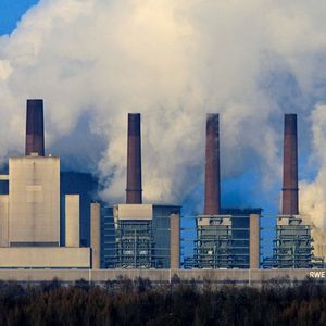 Pour tenir compte des risques liés au changement climatique, des assureurs, tels qu'Axa, ont annoncé des désinvestissements du secteur du charbon.