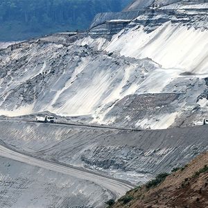 Barrage de Fundao, vue des déchets de minerai de fer de Samarco à Mariana, dans l'Etat du Minas Gerais, au Brésil (23 octobre 2017).