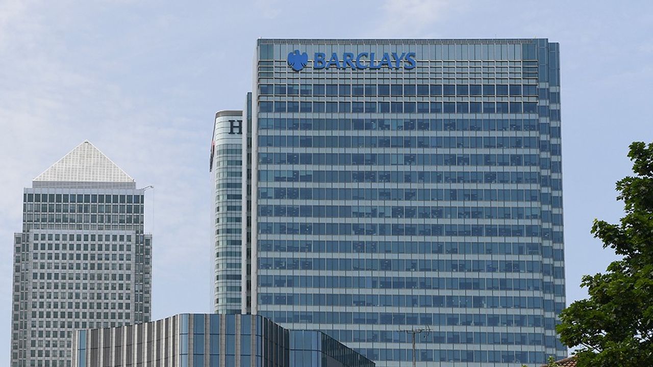 Barclays est contrainte de réembaucher le trader David Fotheringhame, accusé d'avoir utilisé un programme de trading controversé, après l'avoir l'avoir licencié. /AFP PHOTO/Paul ELLIS