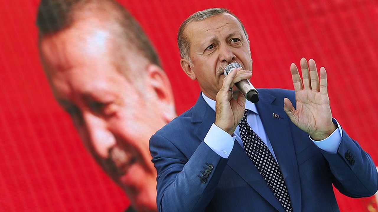 Tensions fortes avec les Etats-Unis, indépendance de la banque centrale menacée, économie en surchauffe, la Turquie d'Erdogan est en pleine tempête sur les marchés.