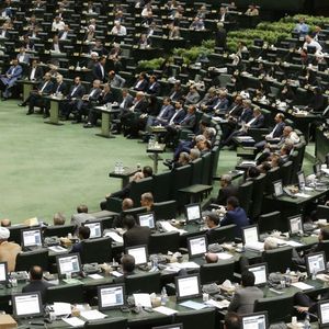 Le Parlement iranien a mis le président Hassan Rouhani sur le grill à propos de l'inflation galopante et du chômage.