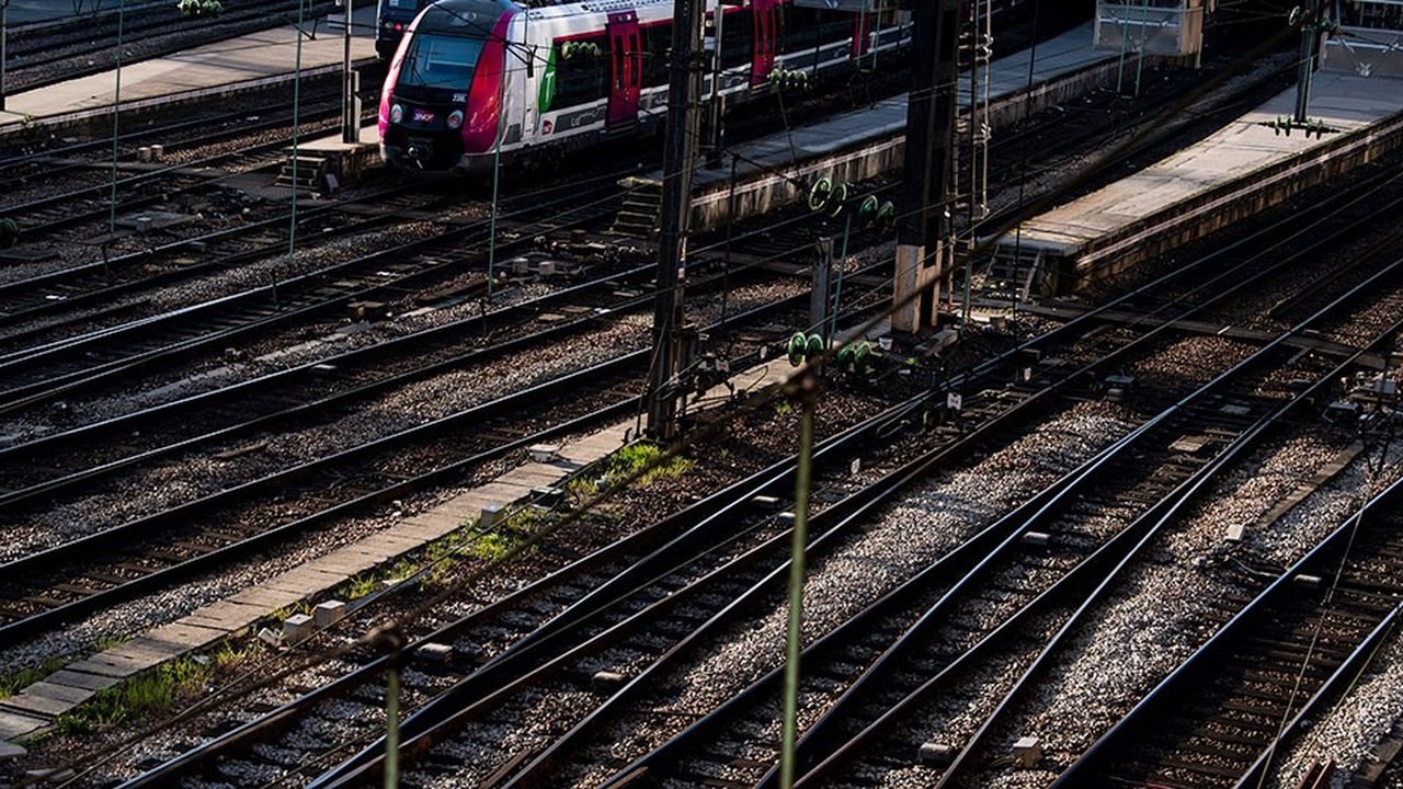 Les conducteurs de trains étant équipés de smartphones, la SNCF a développé pour ces derniers une application baptisée « Vibrato », qui mesure les vibrations générées par le passage sur la voie, grâce au gyroscope et aux accéléromètres de ces smartphones. La détection de vibrations anormales sert d'alerte pour les équipes de maintenance.