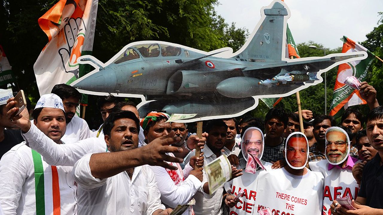 Le 30 août dernier, des partisans du parti du Congrès (opposition) protestent contre le contrat de vente du Rafale à l'Inde, à New Delhi./AFP PHOTO/Sajjad HUSSAIN