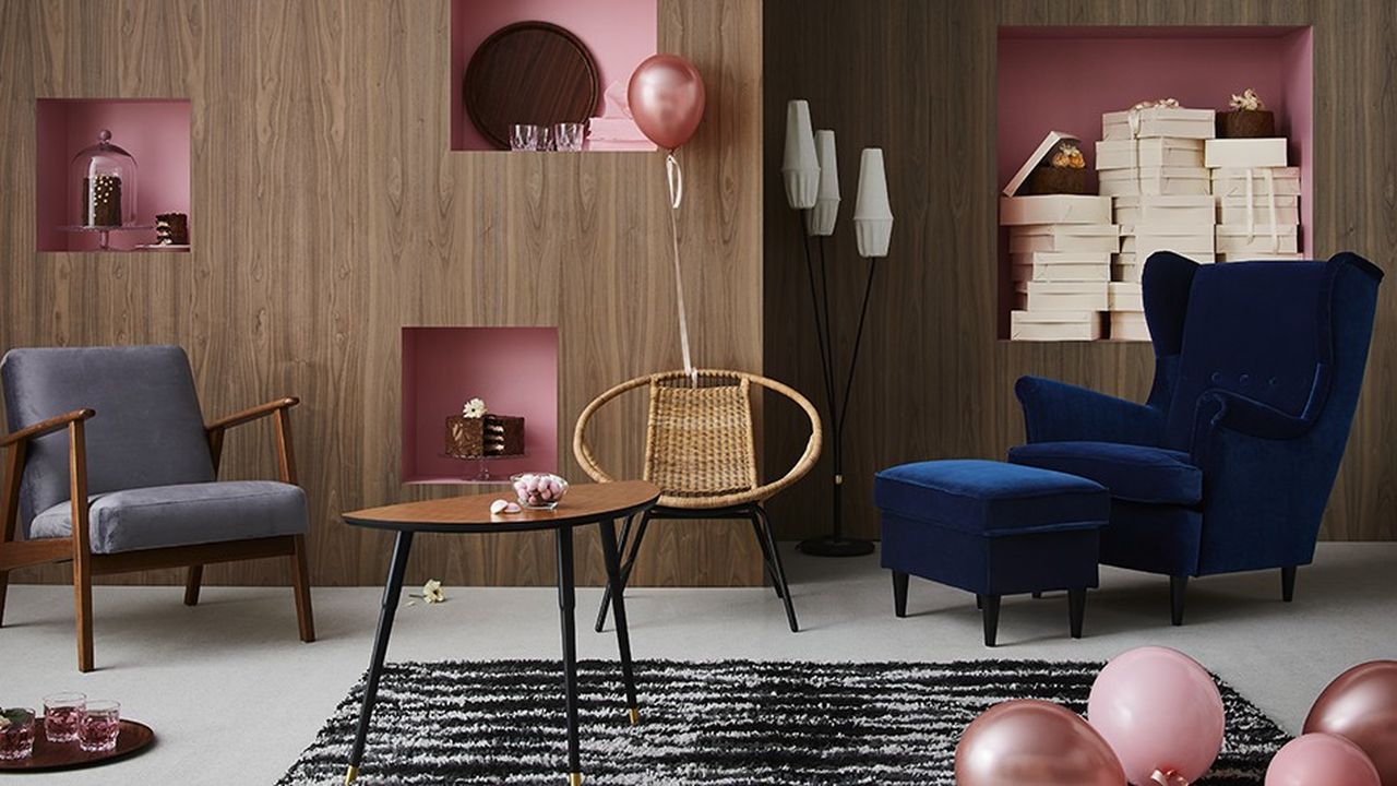 Pour célébrer ses 75 ans, Ikea joue la réédition avec la collection Gratulera et démarre par l'exploration des années 1950-1960, avec un fauteuil à oreille ou une table d'appoint.
