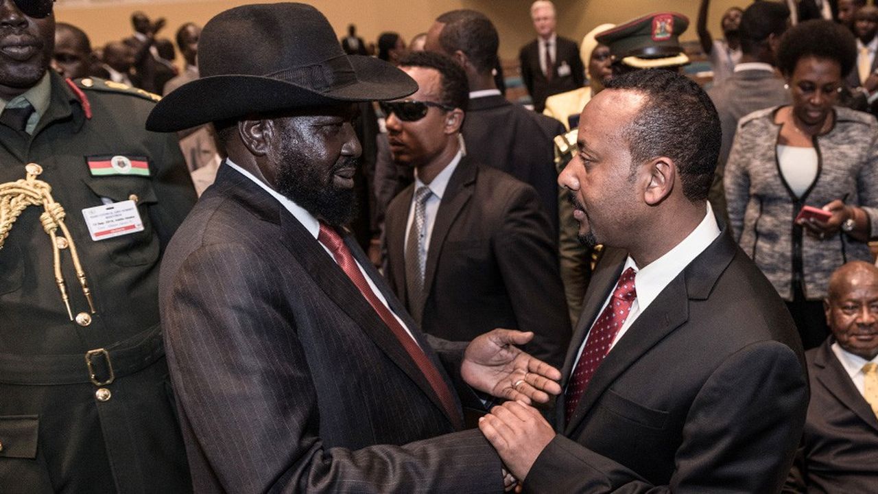 Le président du Soudan du Sud Salva Kiir (à gauche) a signé cet accord de paix avec son rival, Riek Machar (absent de la photo)