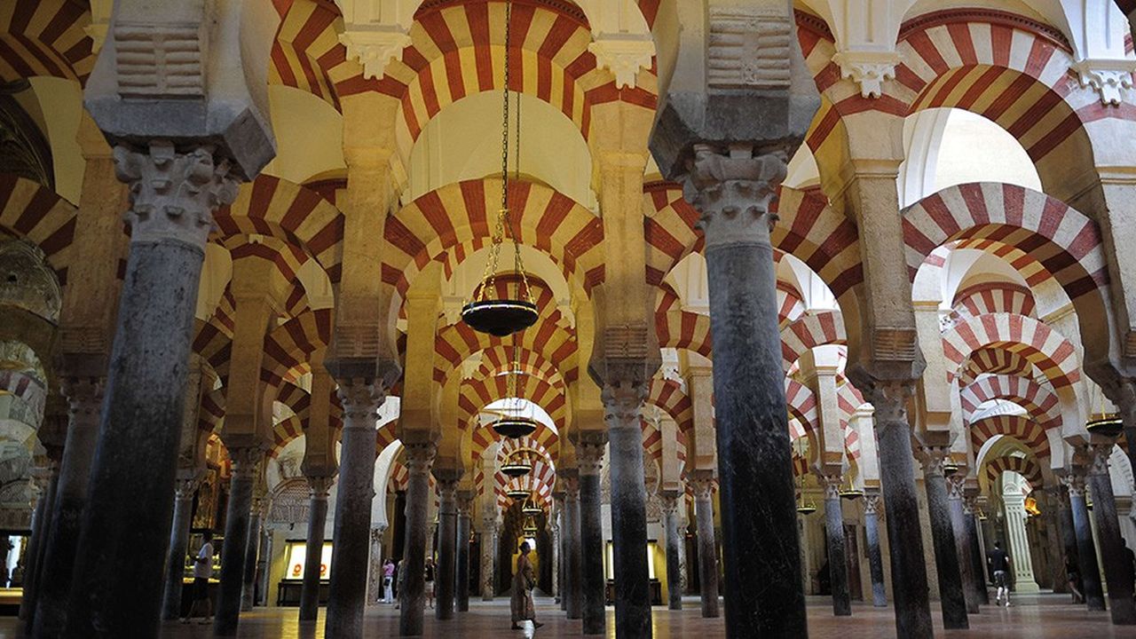 La mosquée-cathédrale de Cordoue est non seulement le monument emblématique de la ville, mais aussi le plus visité