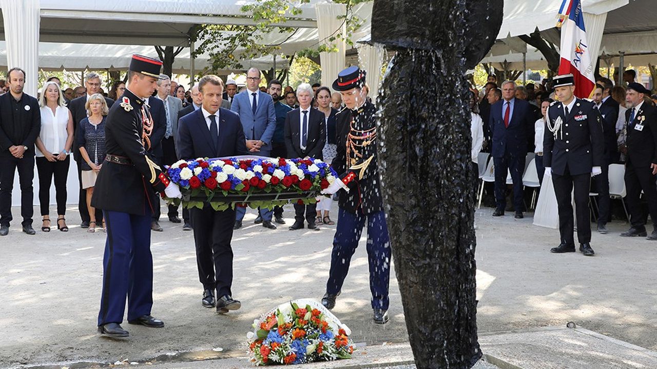 Emmanuel Macron, ce mercredi après-midi dans les jardins des Invalides lors de la 19e cérémonie annuelle d'hommage aux victimes du terrorisme.