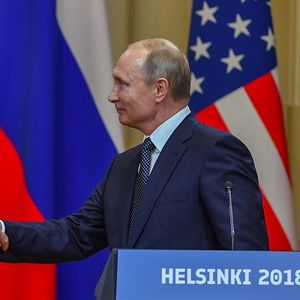 A l'issue d'une rencontre à Helsinki le 16 juillet avec le président russe Vladimir Poutine, Donald Trump a promis, au cours d'une conférence de presse conjointe, d'établir « une relation extraordinaire » avec la Russie.