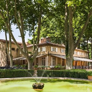 Parmi la soixantaine d'établissements du groupe, Le Moulin de Vernègues Hôtel & Spa 4 étoiles à Pont-Royal, dans les Bouches-du-Rhône.