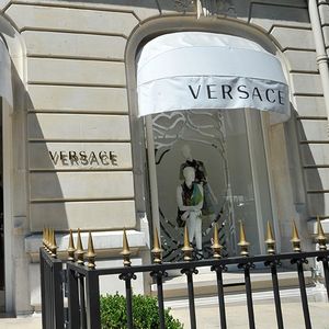 Magasin Versace à Paris.