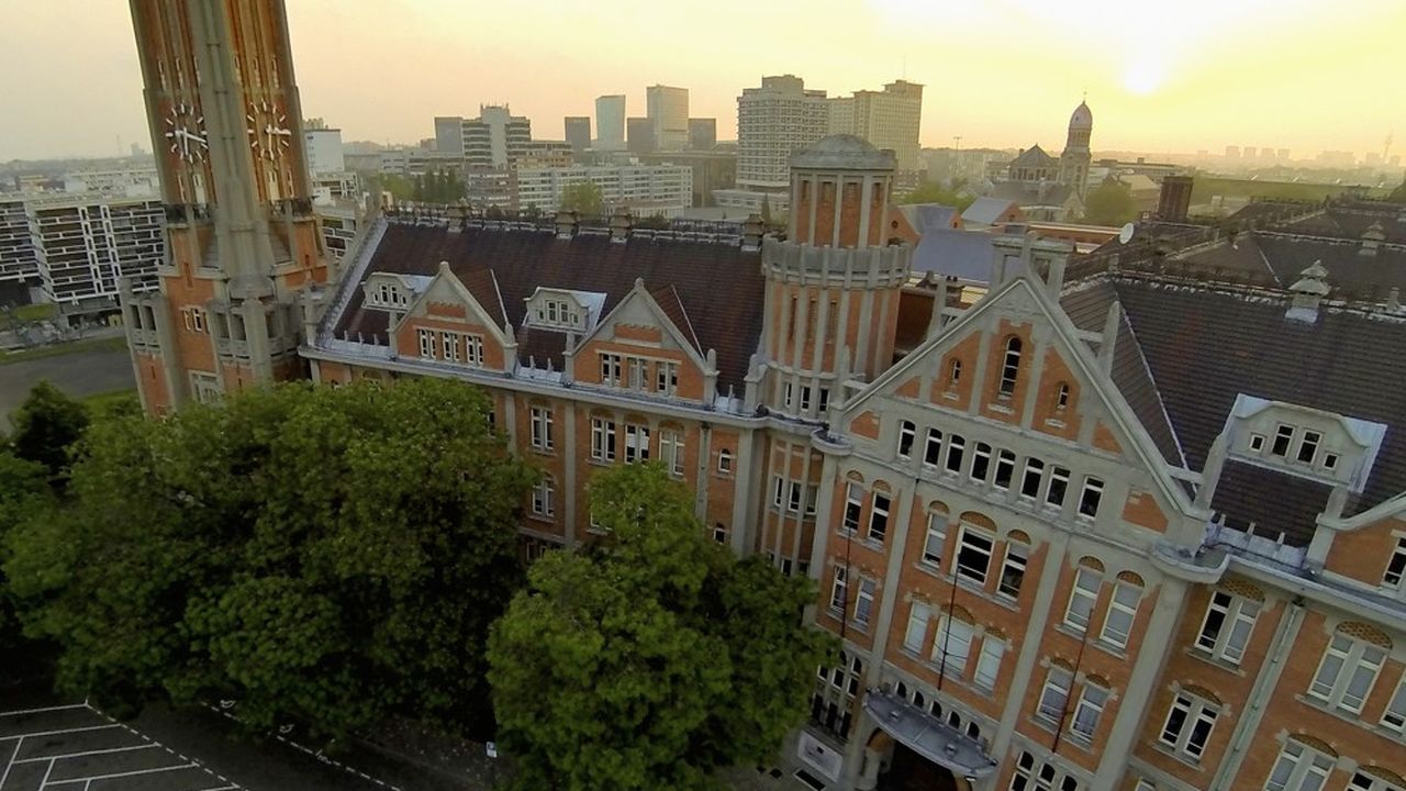 Vue aérienne de l'hôtel de ville de Lille.
