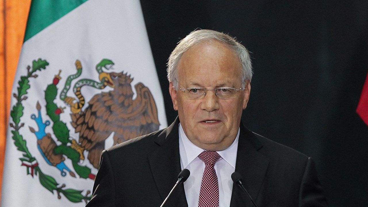 Le conseiller fédéral suisse Johann Schneider-Amman a finalement décidé de démissionner de ses fonctions. Comme président alors de la Confédération, il défendait à Mexico la création d'une alliance helvéto-mexicaine dans l'éducation, en novembre 2016.