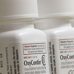 Les traitements antidouleur, à base d'opiacés naturels ou synthétiques, sont accusés d'avoir rendu dépendants à la drogue des centaines de milliers d'Américains.