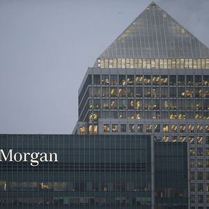 La banque américaine JP Morgan se maintient en tête du classement des banques d'affaires en France, avec 54,7 milliards de dollars de transactions conseillées, selon Thomson Reuters.