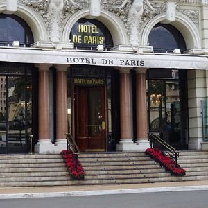 Le chantier de rénovation de l'hôtel de Paris à Monaco, pour 250 millions d'euros de travaux sur quatre ans, touche à sa fin. L'établissement sera opérationnel pour les fêtes de fin d'année.