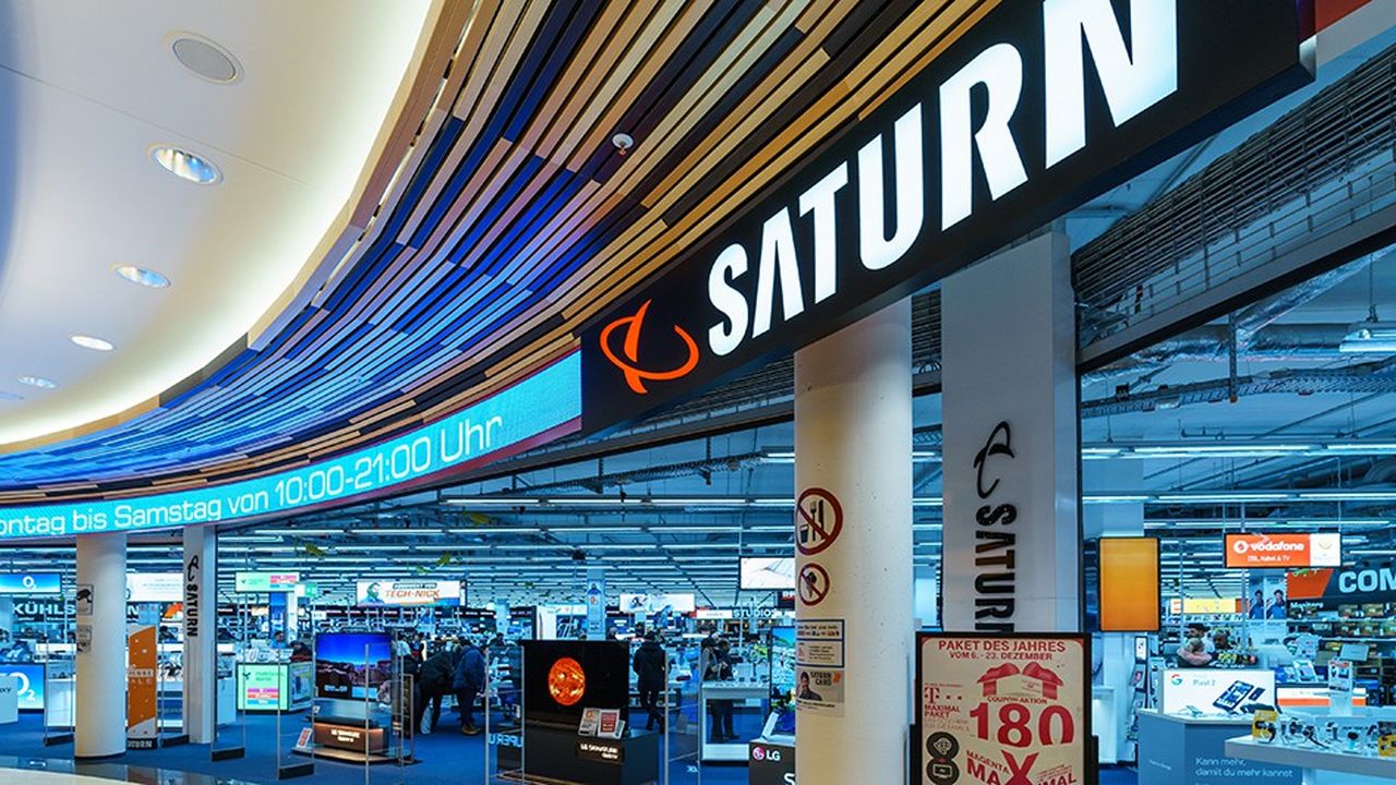 Ceconomy détient avec les enseignes Saturn et MediaMarkt environ 1.000 magasins de produits électroniques grand public dans quinze pays.