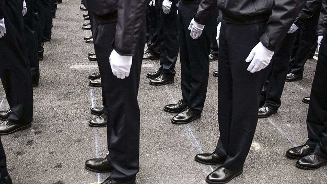 Les uniformes de police appartiennent à la cat égorie des vêtements professionnels pour le recyclage desquels un groupe d'entreprises utilisatrices (SNCF, Poste, GRDF, etc.) se sont volontairement associées.