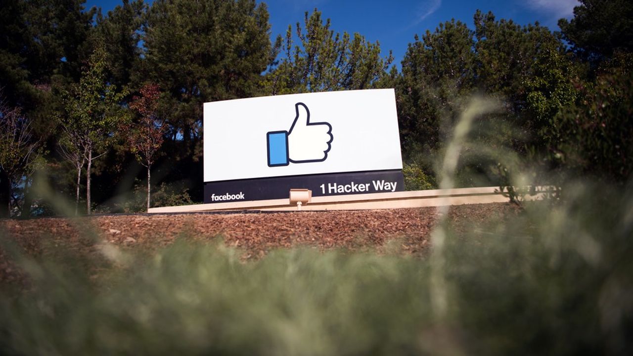 Facebook a été créé par Mark Zuckerberg en 2004.
