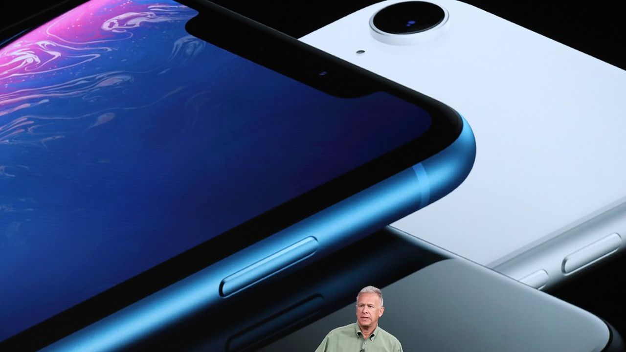 Apple a pour la première fois présenté deux modèles d'iPhone dotés de deux SIM : l'une amovible, l'autre soudée au téléphone.