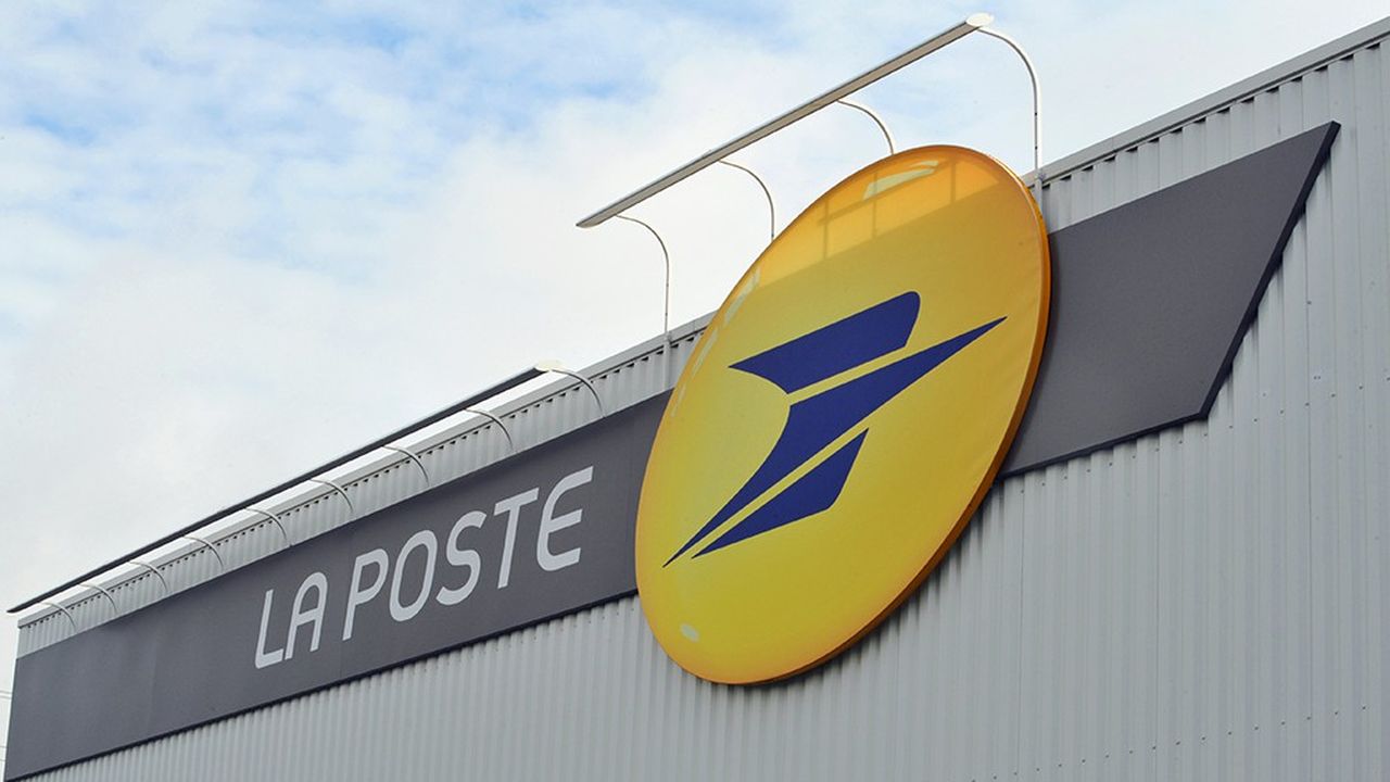 La banque mobile de La Poste sera commercialisée avant l'été dans les bureaux de Poste.