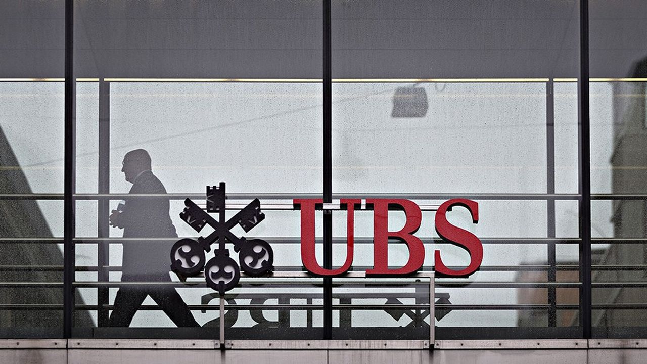 Le siège de la banque UBS à Zurich. (Photo by MICHELE LIMINA/AFP)