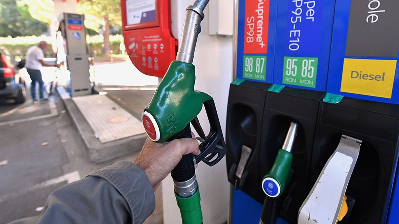 Dès le 1er janvier prochain, les taxes sur le diesel vont augmenter de 6,5 centimes le litre pour le diesel et de 2,9 centimes pour l'essence, après respectivement 6 et 4 centimes début 2018.