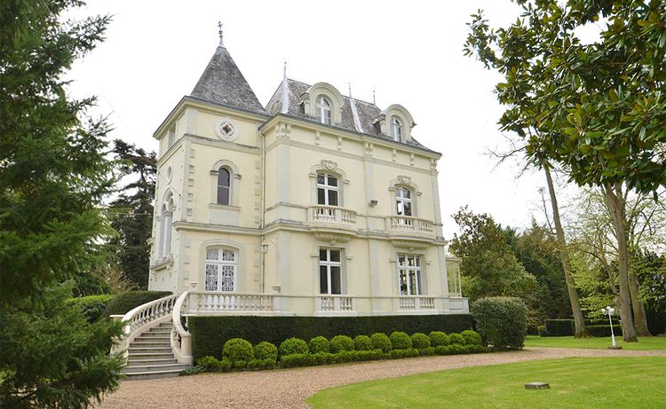 880 K€ : Château “Belle Epoque” en Mayenne