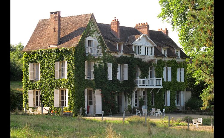 500 K€ : "Maison de maître" avec domaine forestier dans le Limousin
