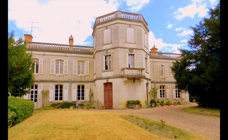 + de 500 K€ : Château des 18è et 19è dans l’Allier
