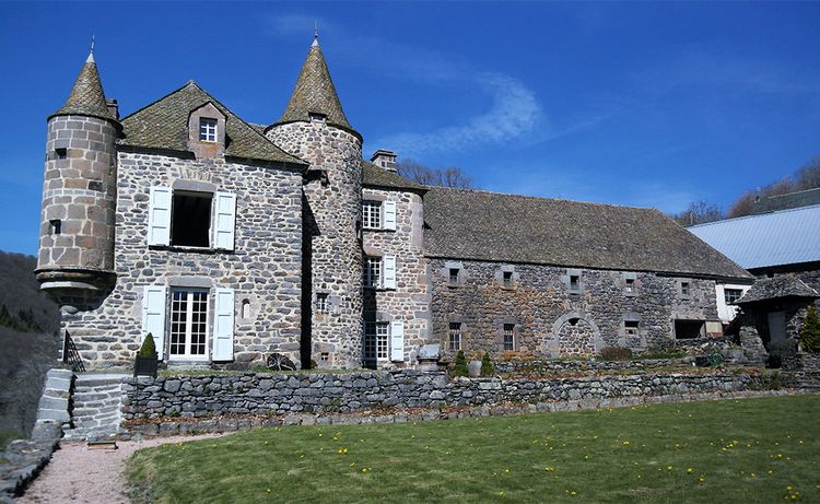 500 K€ : Château du 15è dans le Cantal 