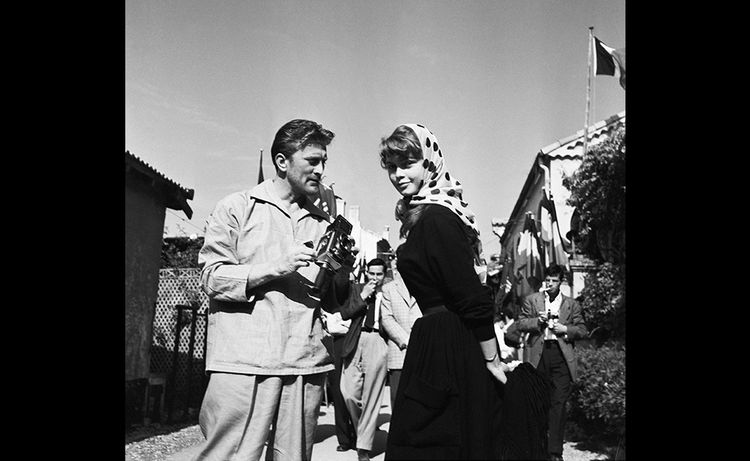 Kirk Douglas et Brigitte Bardot en 1953