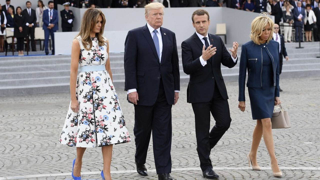 Le président des Etats-Unis Donald Trump et le président Français Emmanuel Macron, avec leurs épouses, sur les Champs-Elysées, le 14 juillet 2017.