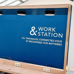 Ile-de-France Mobilités a lancé le programme d'aménagement de micro-working pour équiper 70 gares de lieux connectés depuis 2017.