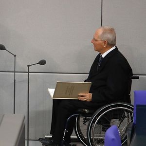 Olaf Scholz prête serment le 14 mars dernier devant le président du Bundestag, Wolfgang Schaeuble, son prédécesssuer au poste de ministre des Finances de l'Allemagne. 