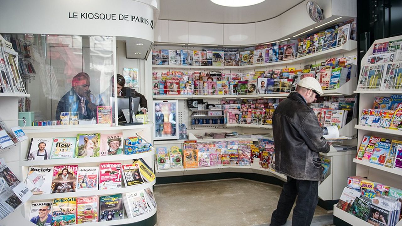 Les Nouveaux Kiosques A Journaux Deployes A Paris Les Echos