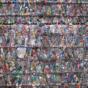 Plus de 300 millions de tonnes de plastique sont produites chaque année, dont la moiti�é devient presque instantanément un déchet.