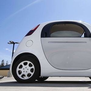 Un prototype de la Google Car photographiée en 2015 à Mountain View, Californie.