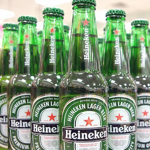 Heineken est devenu le deuxième plus grand brasseur du Brésil, derrière AB-InBev, à la suite du rachat de la filiale brésilienne du japonais Kirin, en février 2017, pour 666 millions d'euros.