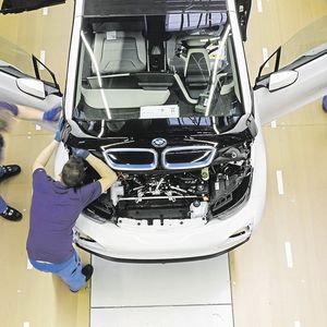 BMW a aussi annoncé il y a quelques semaines un investissement de capacité dans son usine de Leipzig, en Allemagne, pour l'adapter à la croissance à venir de l'électrique.