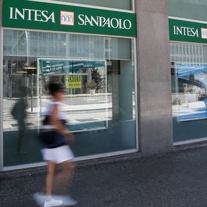 La première banque italienne a dégagé 2,17 milliards d'euros de bénéfices au premier semestre.