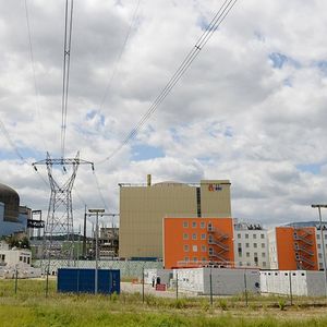Jeudi, EDF a arrêté ou réduit la puissance de plusieurs réacteurs dans les centrales de Saint-Alban (photo) et du Bugey, toutes deux au bord du Rhône.