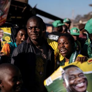Scènes de liesse à Harare la capitale du Zimbabwe après les résultats de l'élection.